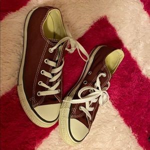 Maroon converse
